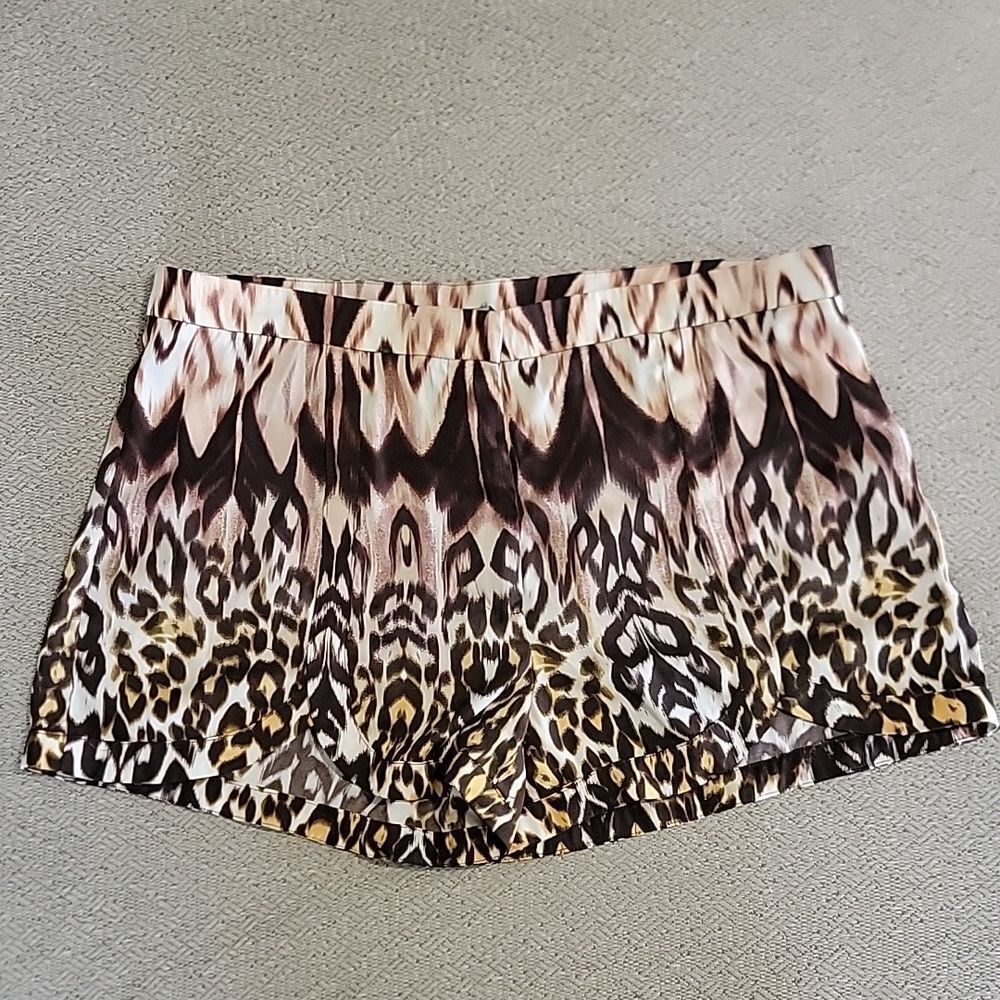 Bebe Brown Cream Tan Cheetah Animal Print Shorts - Size Large